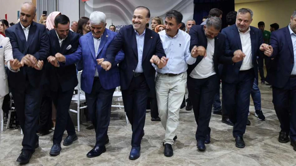 AK PARTİ KOCAELİ KURMAYLARI HALAY Ş&Ouml;LENİNDE