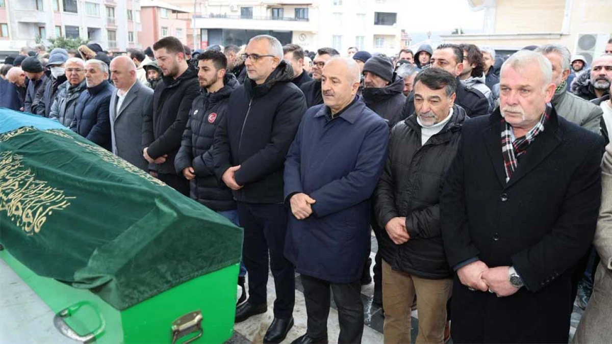 ANNE ŞAMDAN SON YOLCULUĞUNA UĞURLANDI