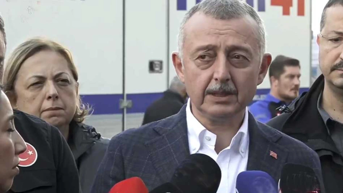 BAŞKAN BÜYÜKAKIN GEBZE'DE BİNA ÇÖKME TEHLİKESİ İÇİN DURUMU ÖZETLEDİ