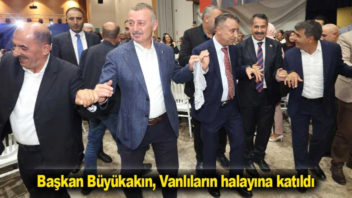Başkan B&uuml;y&uuml;kakın, Vanlıların halayına katıldı