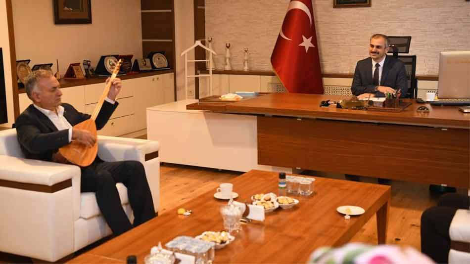 BAŞKAN ÇİFTÇİ'NİN MAKAMINDA SAZLI SÖZLÜ SOHBET