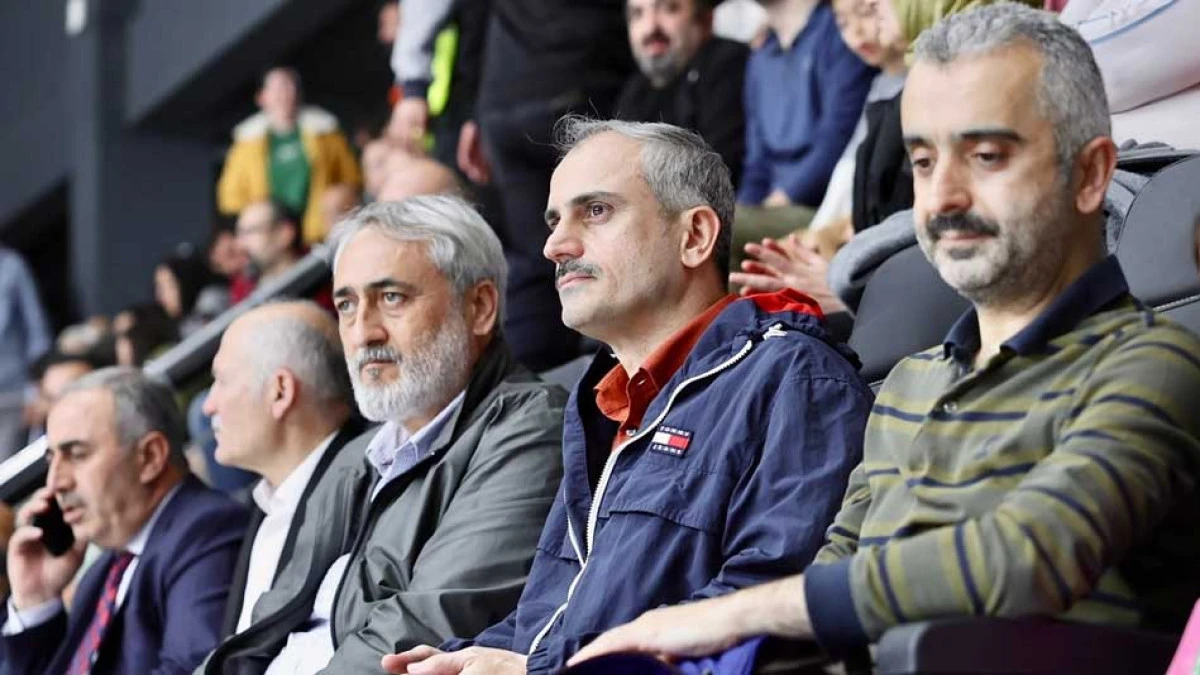 BAŞKAN ÇİFTÇİ'NİN SAVCI KARDEŞİ DESTEK İÇİN ÇAYIROVA'YA GELDİ