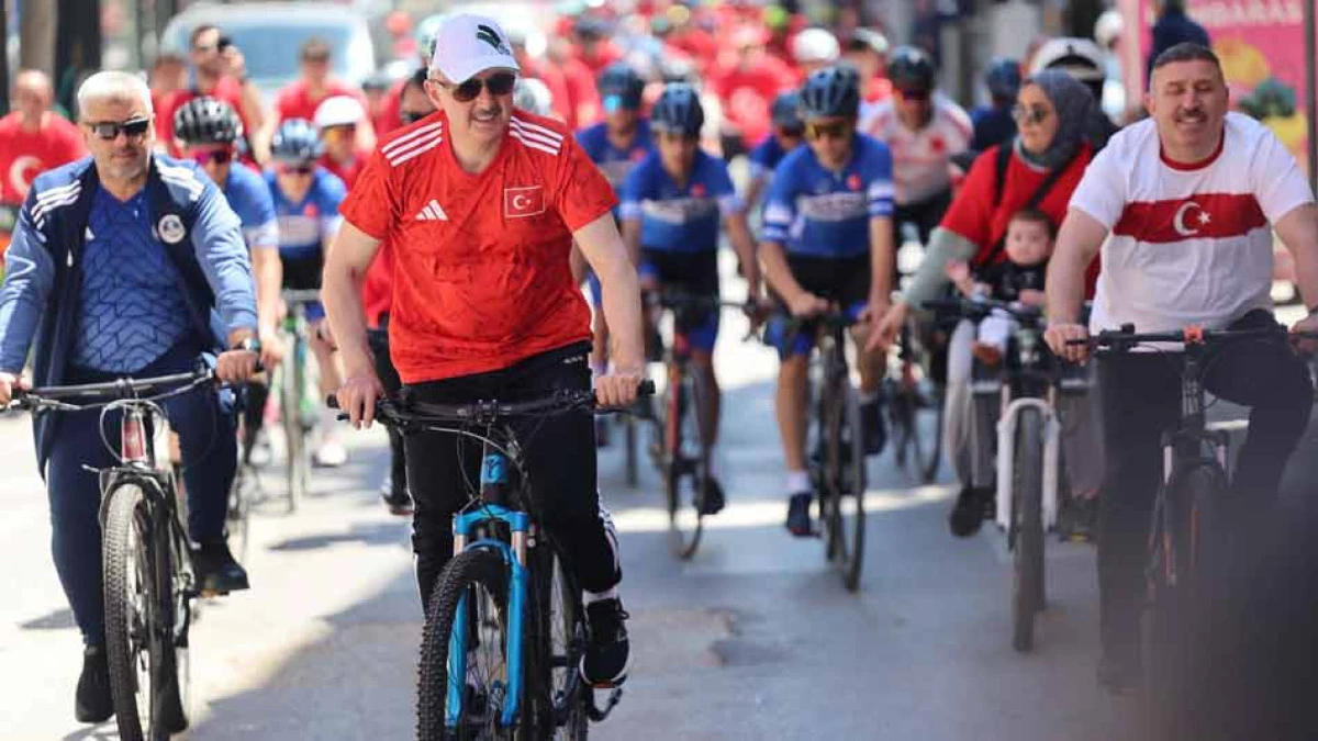 BAŞKAN GEN&Ccedil;LERLE PEDAL &Ccedil;EVİRDİ
