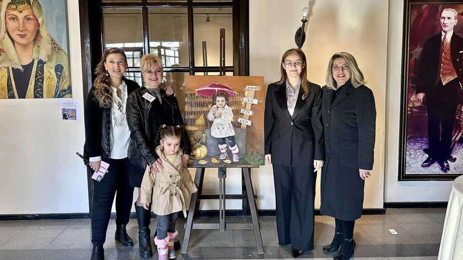 BERNA ABİŞ KOCAELİLİ RESSAMLARA GİTTİ