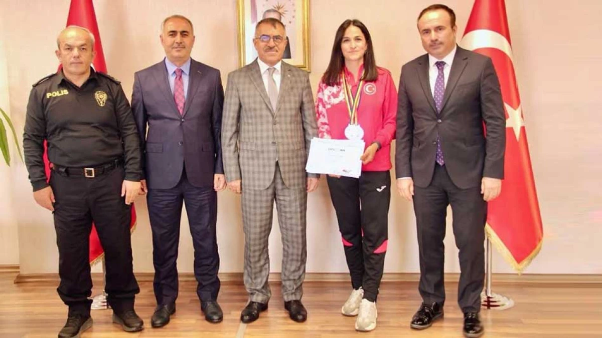 &Ccedil;AYIROVALI FİTNET HOCADAN ULUSLARARASI BAŞARI