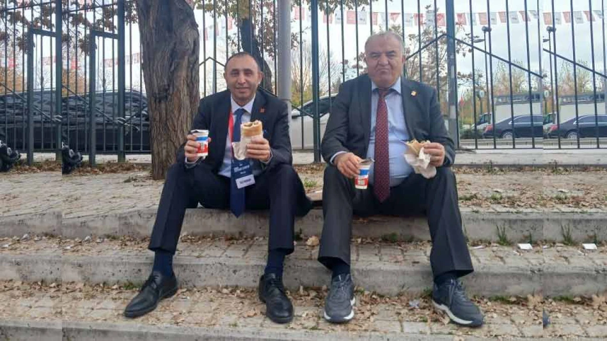 CHP ÇAYIROVA BAŞKANI ENİŞ KÖFTE EKMEĞE TALİM ETTİ