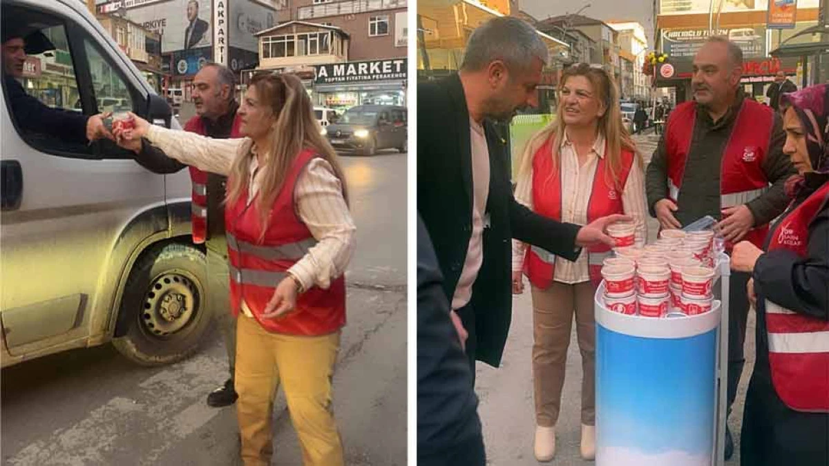 CHP DİLOVASI MEYDANDA HELVA DAĞITTI