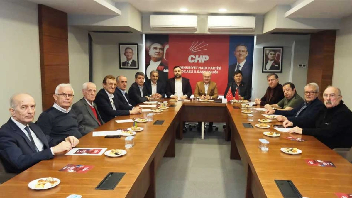 CHP KOCAELİ ESKİ BAŞKANLAR TOPLANTISINDA SARI Nİ&Ccedil;İN YOKTU?