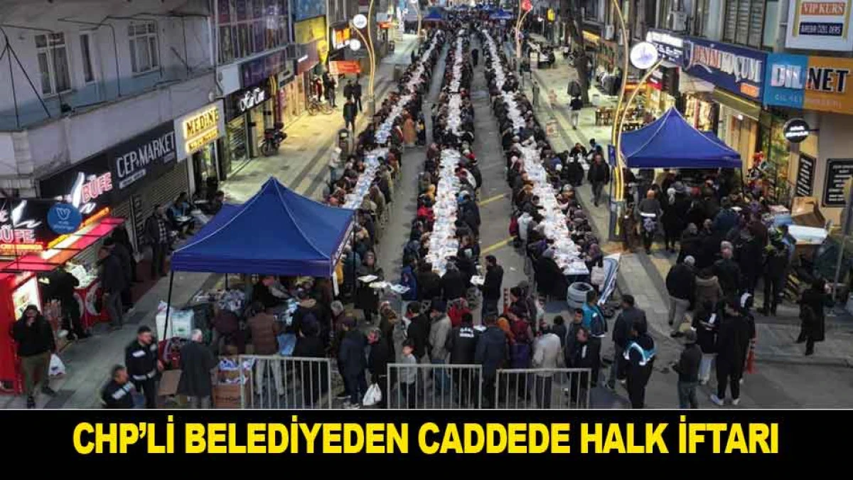 CHP&rsquo;Lİ BELEDİYEDEN CADDEDE HALK İFTARI