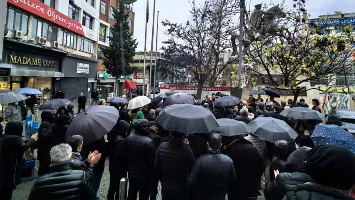 CHP'LİLER GEBZE'DE ATAT&Uuml;RK ANITI İ&Ccedil;İN BULUŞTULAR