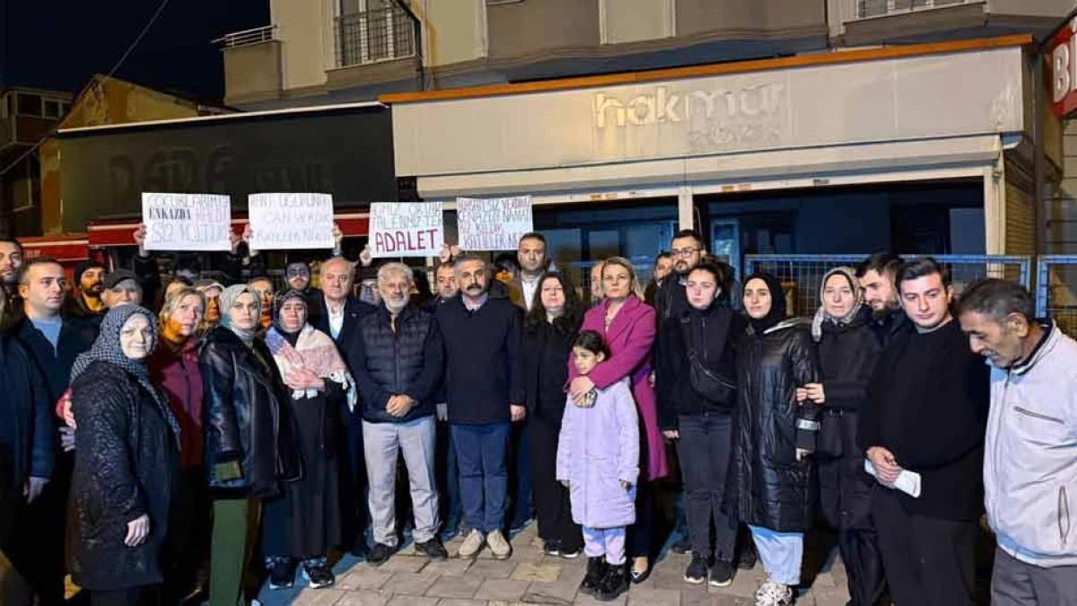CHP'LİLER GEBZE'DE ÇÖKEN BİNANIN HESABINI SORDU