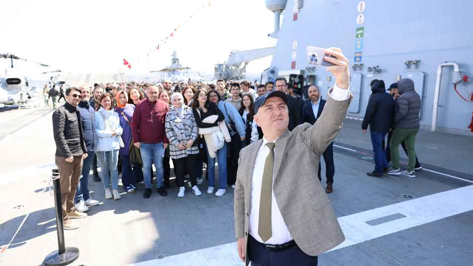 Darıca Belediyesi gençleri SİHA Gemisini gezmeye götürdü