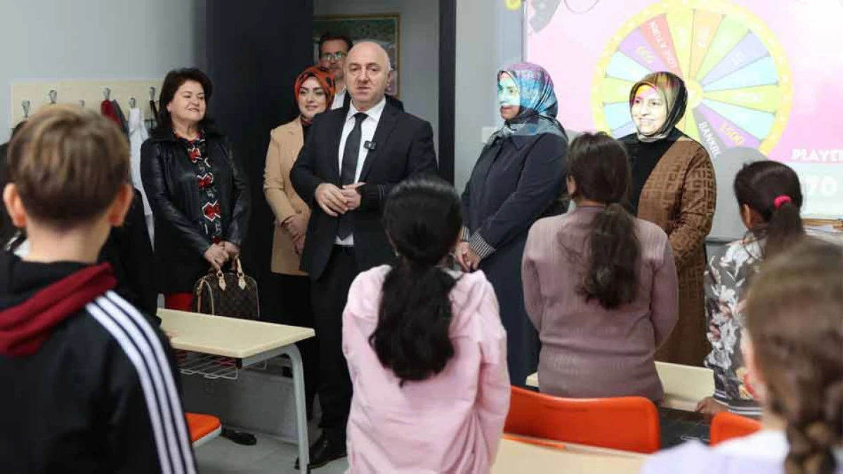 DARICA'DA KADINLAR VE ÇOCUKLAR AYNI ÇATI ALTINDA