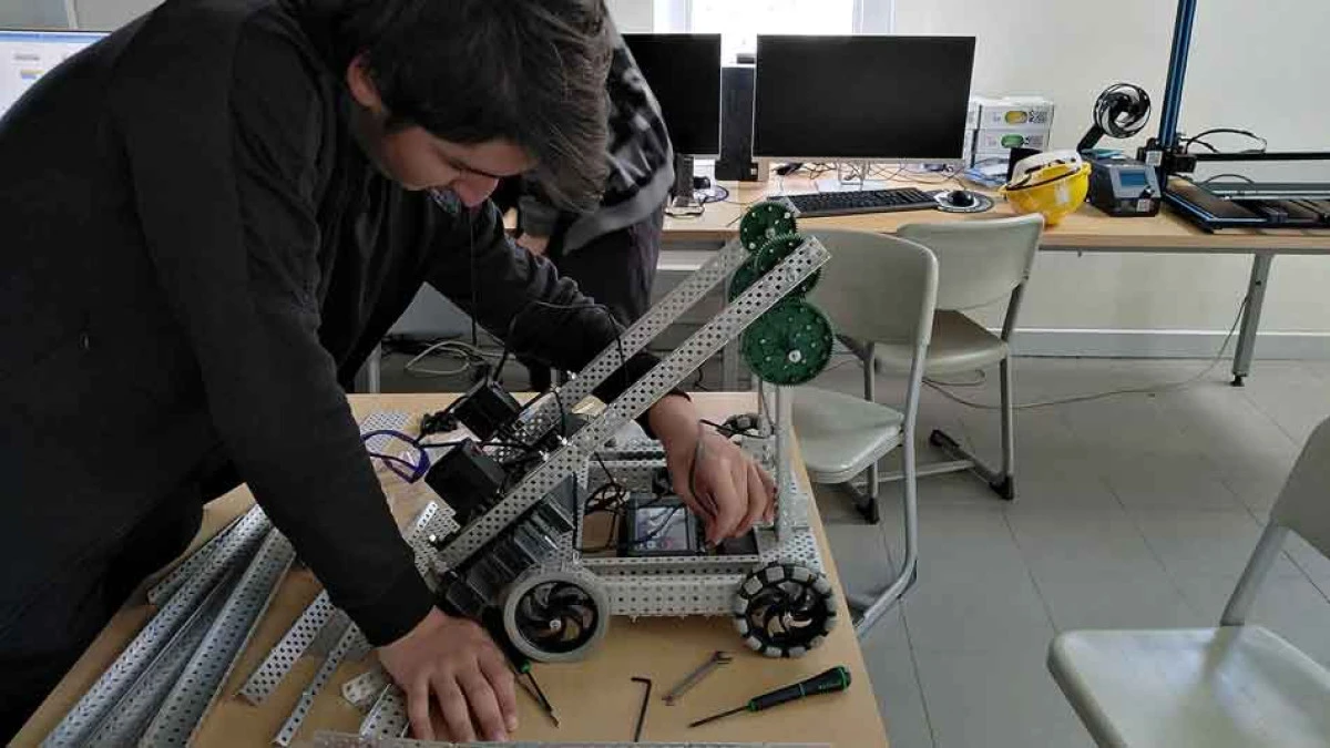 DARICA&rsquo;DA VEX ROBOT YARIŞMASI İLE TEKNOLOJİ R&Uuml;ZGARI ESECEK