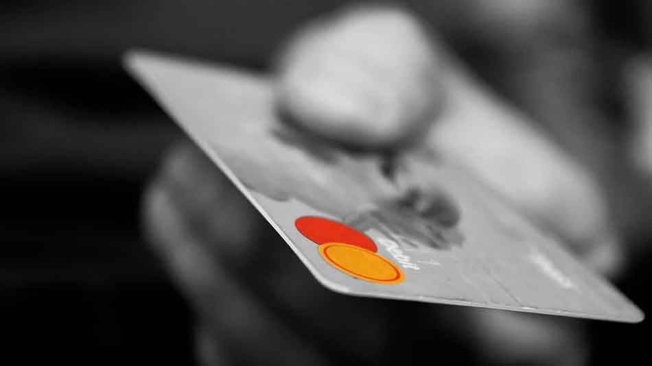 Ekonomist Soydan uyardı: Kredi kartı borcunuzu hemen ödeyin!