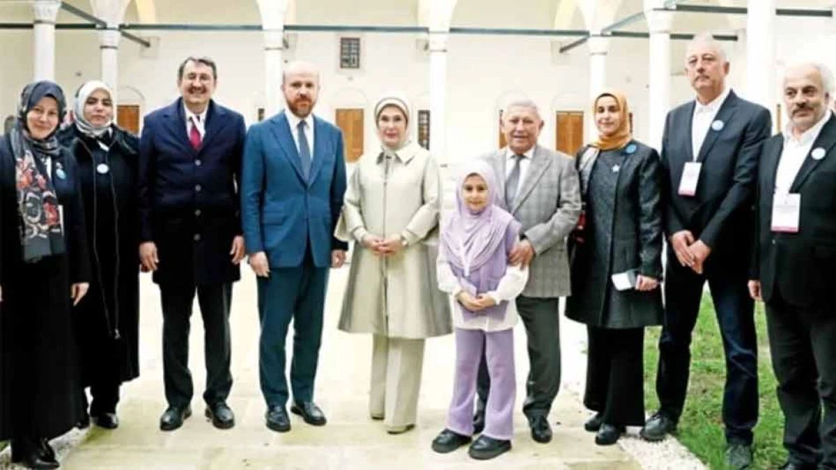 EMİNE ERDOĞAN AÇTI