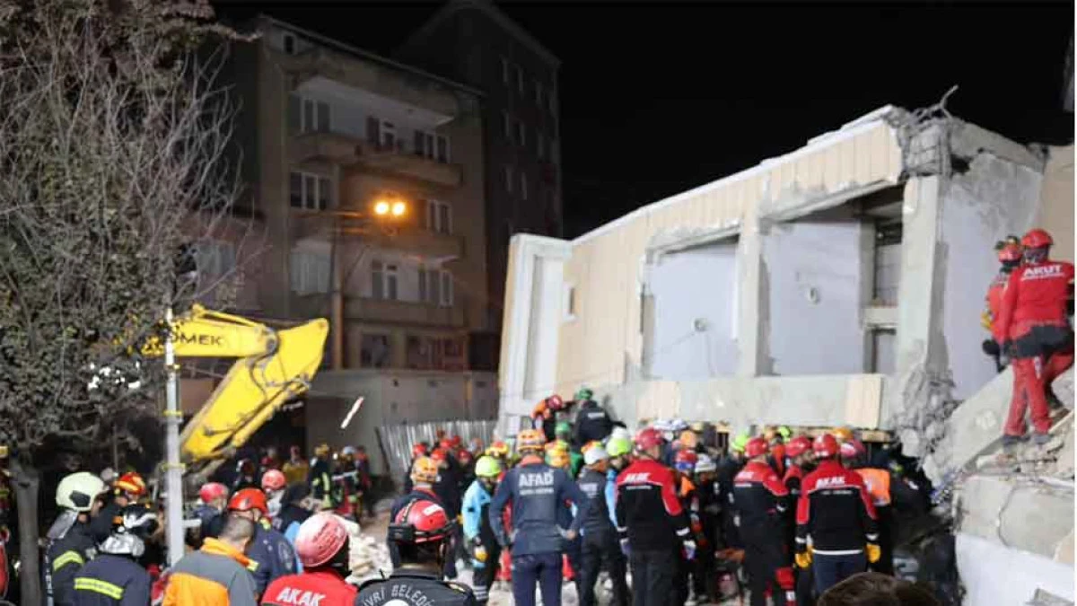 GEBZE'DE ÇÖKEN BİNAYA KOMŞU 9 EV BOŞALTILDI; Aileler oraya götürüldü