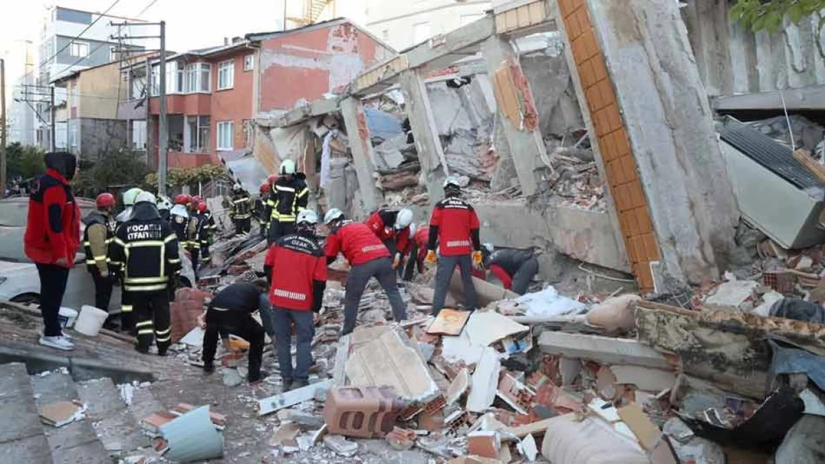 GEBZE'DE KURTAMA ÇALIŞMALARI DEVAM EDİYOR; Enkaz altındakilerin kimlikleri belli oldu