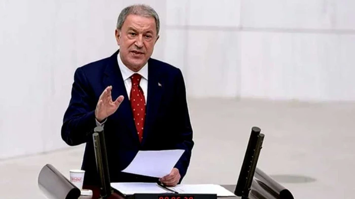 Hulusi Akar kızının diplomasını işte b&ouml;yle savundu