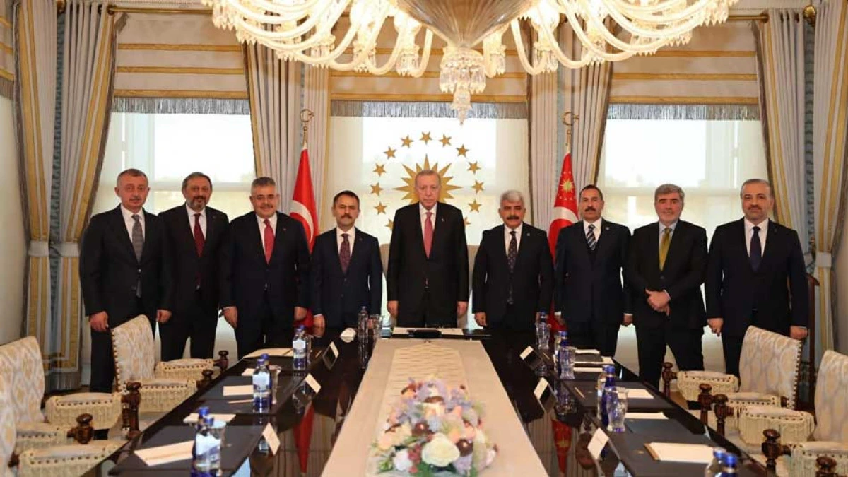 KOCAELİ HEYETİ CUMHURBAŞKANI ERDOĞAN İLE G&Ouml;R&Uuml;ŞT&Uuml;