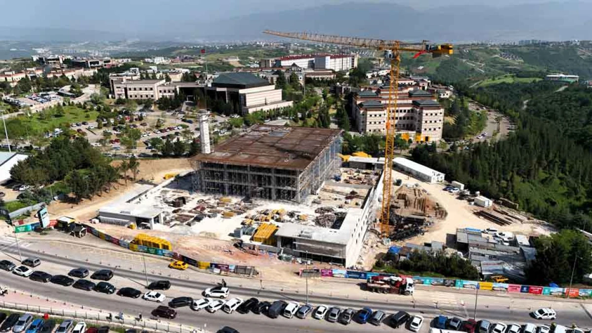 Kocaeli'de Cami ve Otoparkı hızla y&uuml;kseliyor