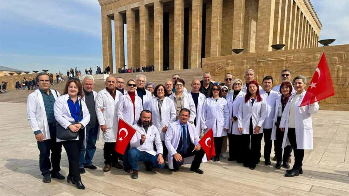 KOCAELİLİ DOKTORLAR ATA'NIN HUZURUNDA