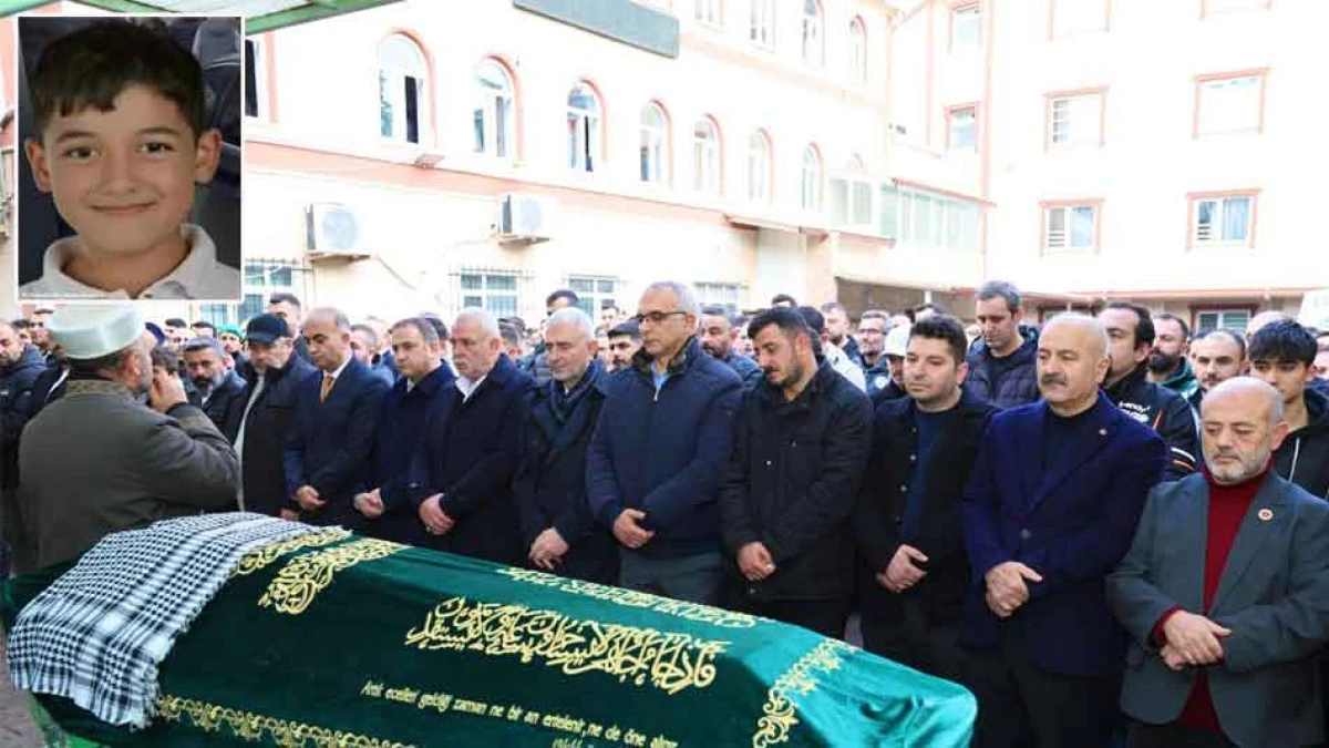 MİRAÇ İSLAM EFE GÖZ YAŞLARI İÇİNDE SON YOLCULUĞUNA UĞURLANDI