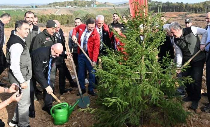TOBB BAŞKANI HİSARCIKLIOĞLU'NUN GEBZE'DE DİKİLİ AĞACI VAR