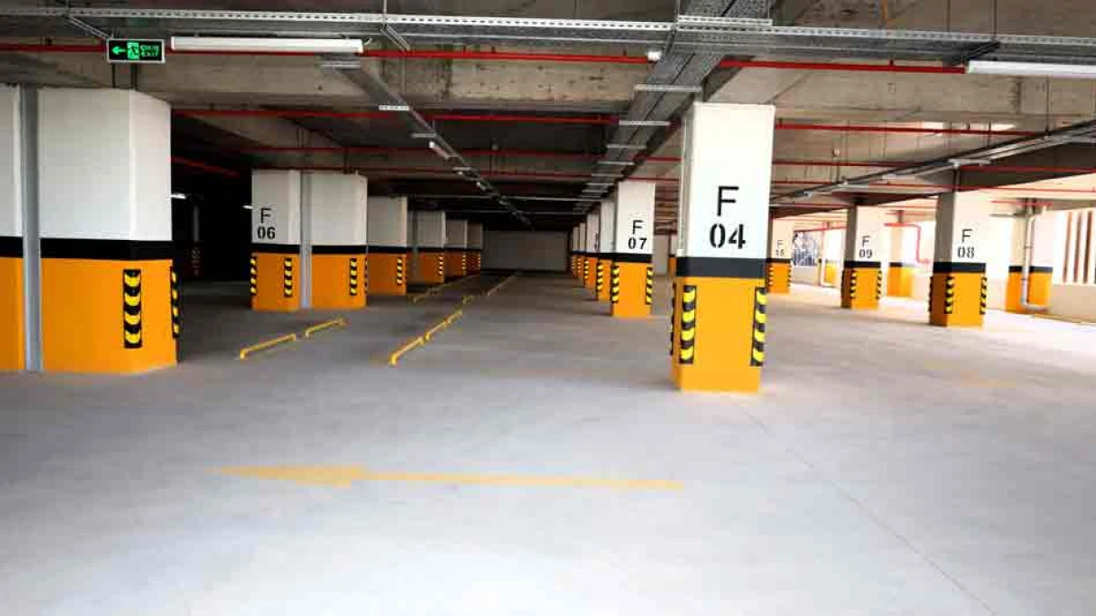 Orada B&uuml;y&uuml;kşehir Otoparkı hafta sonları g&uuml;n boyu 50 TL