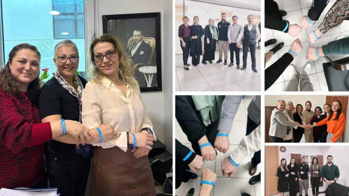 Otizm İ&ccedil;in Mavi Bilekliklerle B&uuml;y&uuml;k Mesaj