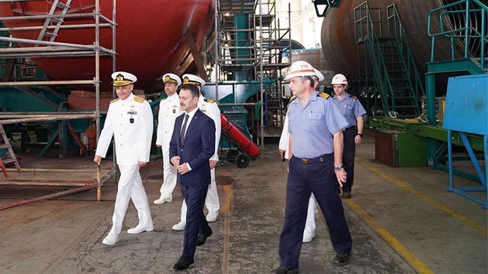 VALİ AKTAŞ'TAN GÖLCÜK TERSANE KOMUTANLIĞI'NA ZİYARET