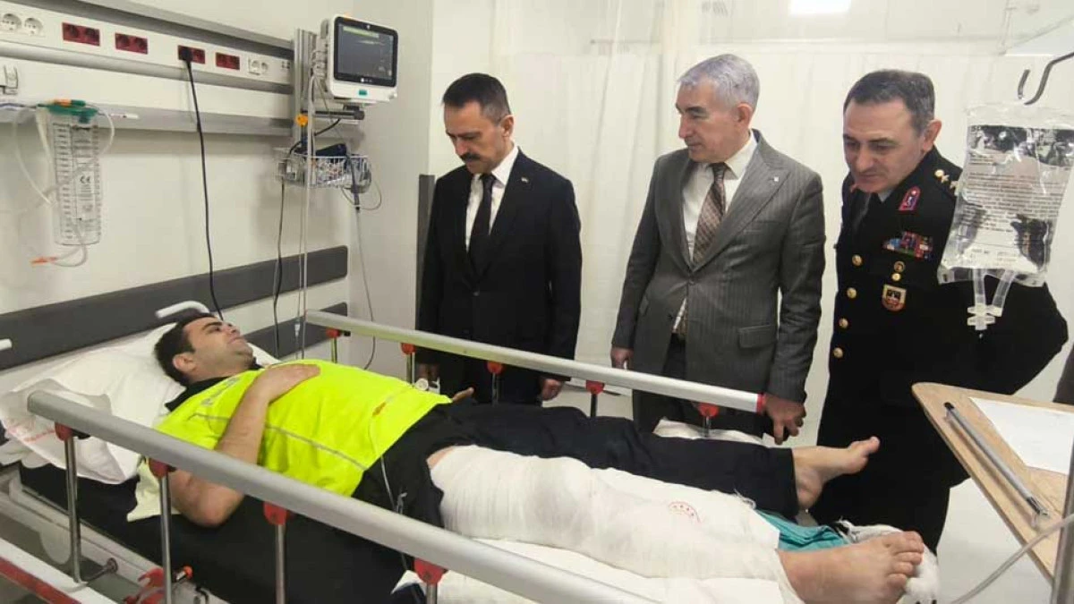 Vali İlhami Aktaş O Trafik Polisini Ziyaret Etti